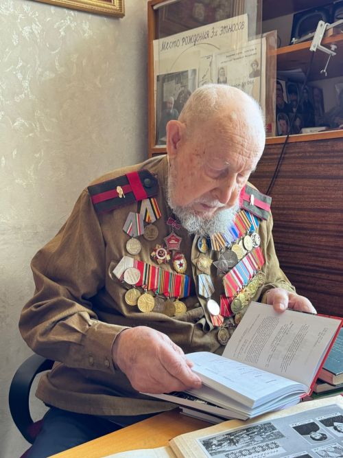 Бөек Ватан сугышы ветераны Александр Маловта кунакта