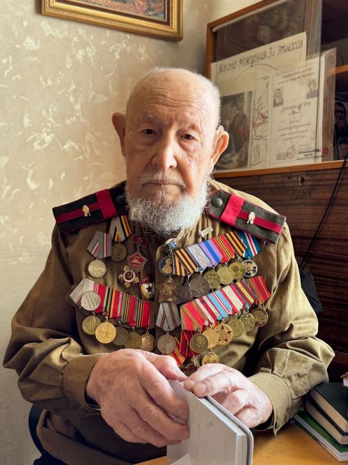 Бөек Ватан сугышы ветераны Александр Маловта кунакта