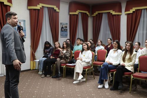 Беренче курс студенты көне