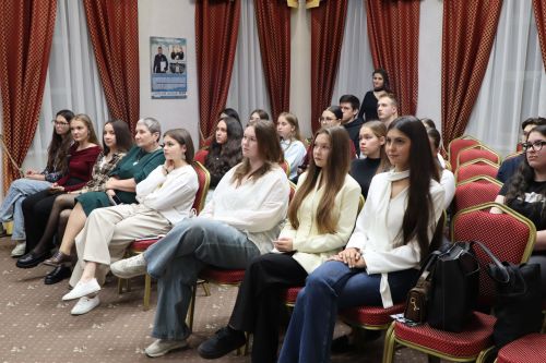 Беренче курс студенты көне