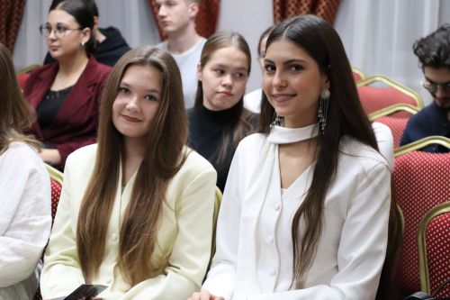 Беренче курс студенты көне