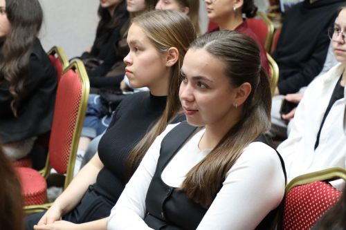 Беренче курс студенты көне