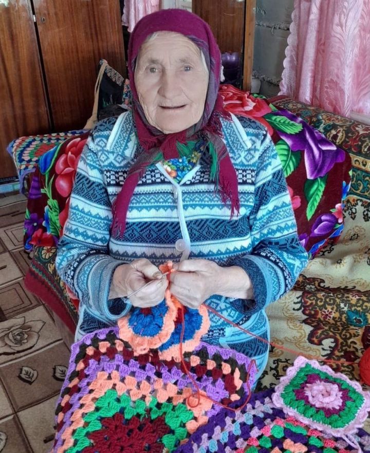 Трудные военные и послевоенные годы Елизавета Шапеева вспоминает со слезами на глазах