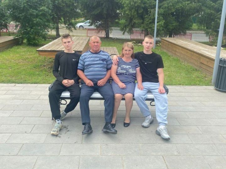Югары Кондратадан Нина белән Степан Журавлевлар үзләренеке генә булган бергәлек юлыннан атлыйлар