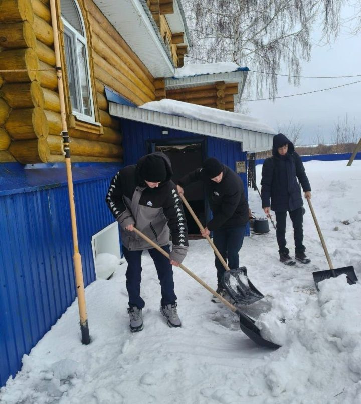 Ленино авылы чиркәвенә юлларны авыл халкы бергәләп чистарта