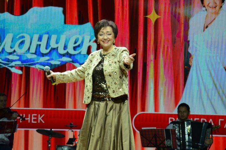 Винера Ганеева: «Озын көйләрне җырлап,  керәшен бәйрәмнәрендә тирбәлеп үскән кыз бала мин»