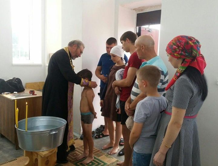 Бала туу йолалары: иелеп идән юмаска, бәй бәйләмәскә, җеп эрләмәскә