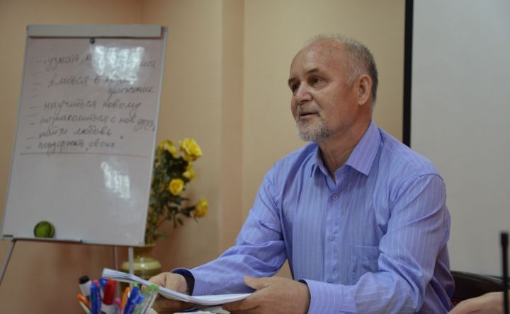 Геннадий Макаров: “Работа центра должна быть направлена на подготовку методических разработок по этническому искусству”