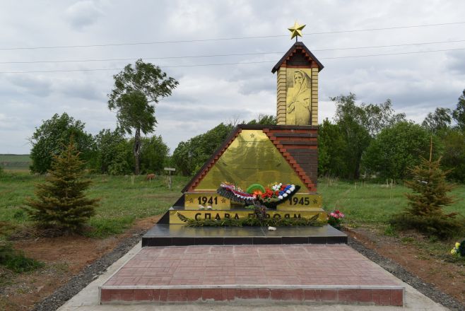 Теләченең Карабаян авылында һәйкәл–обелиск ачылды