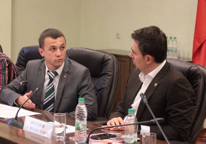 Дамир Фаттахов встретился с активистами Молодёжной Ассамблеи народов Татарстана