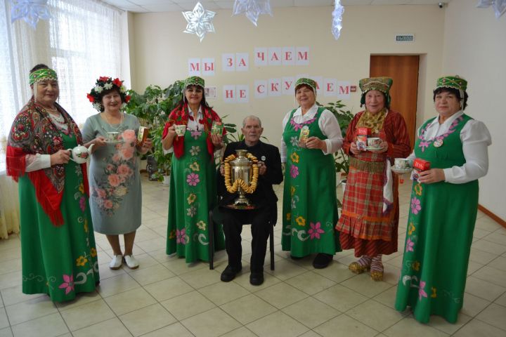В посёлке Татарстан прошла конкурсно-игровая программа, посвященная Международному дню чая