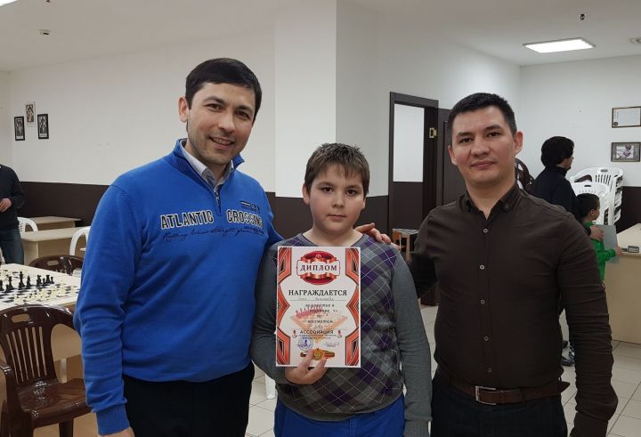 Владимир Васильев с сыном приняли участие в семейном шахматном турнире