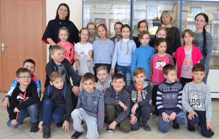 Школьники посёлка Татарстан весело проводят каникулы