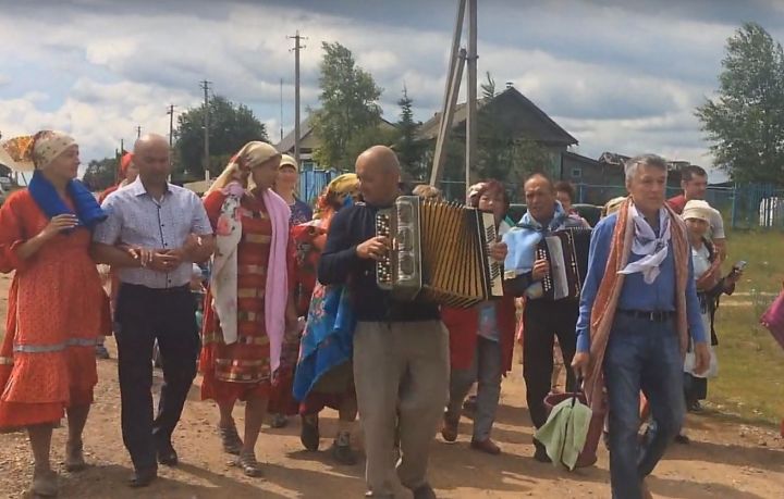 В деревне Крещёные Казыли Рыбно-Слободского района отметили Троицу