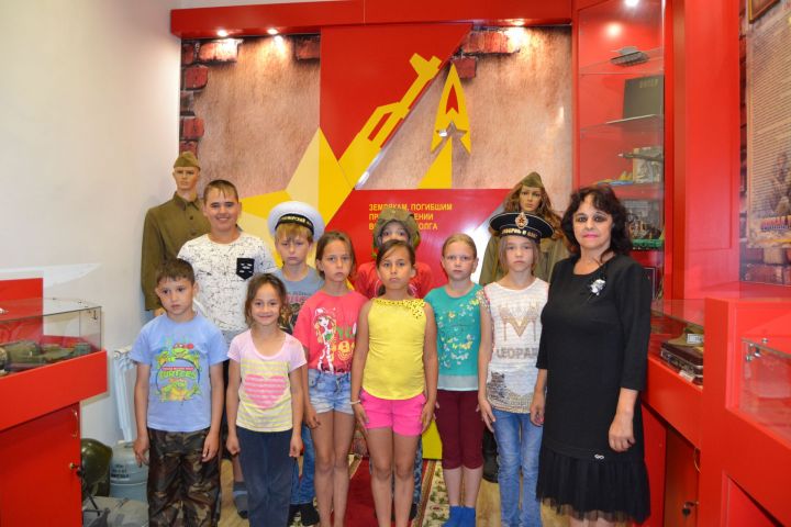 В посёлке Татарстан организовали экскурсию в Музей боевой славы «Патриот»