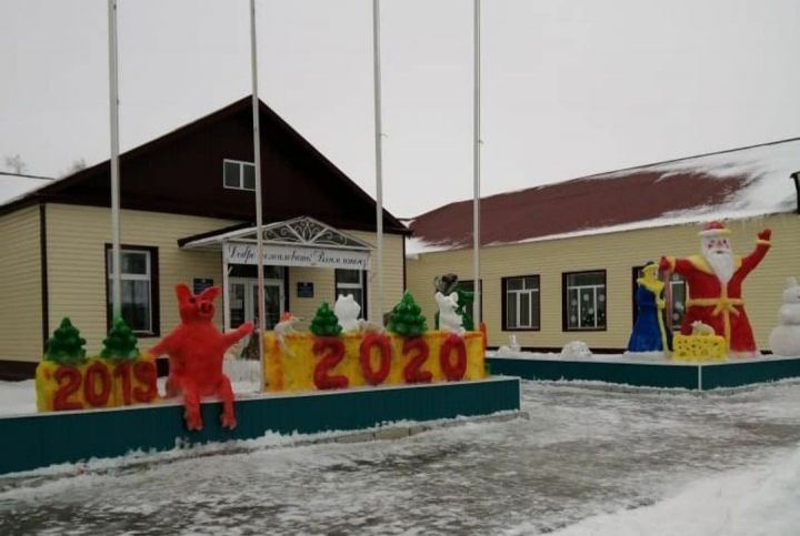 Снежные скульптуры в селе Село-Чура лучшие в Кукморском районе