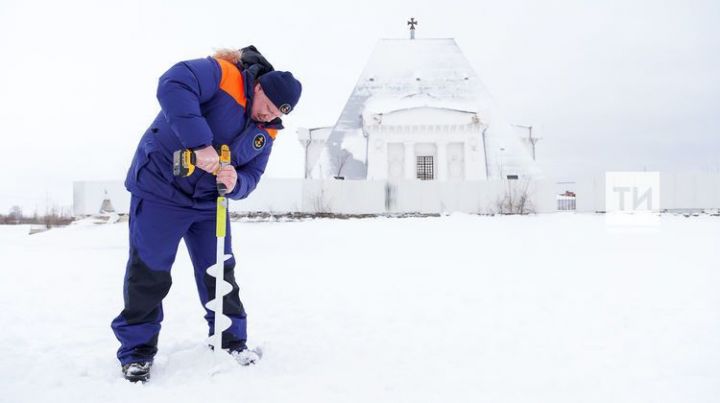 Из-за теплой погоды отменили крещенские купания у храма-памятника на Казанке