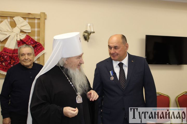 Иван Егоров получил награду из рук митрополита Феофана