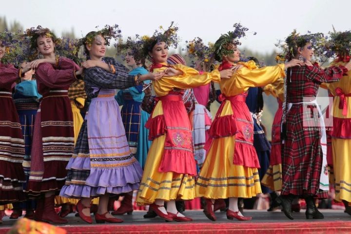 О танце жителей деревни Кибячи: игровой ручеек