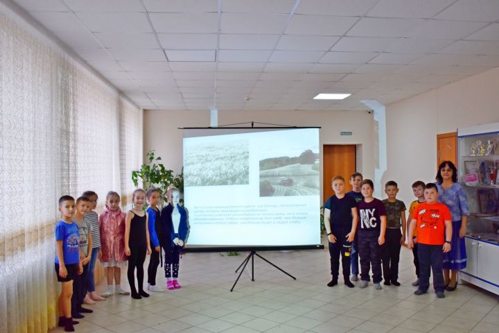 В поселке Татарстан провели познавательный час «Чудо жизни хлеб» к Всемирному дню хлеба