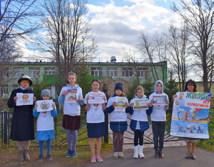 В поселке Татарстан провели антинаркотическую акцию с участниками клубного объединения «Волонтёр»