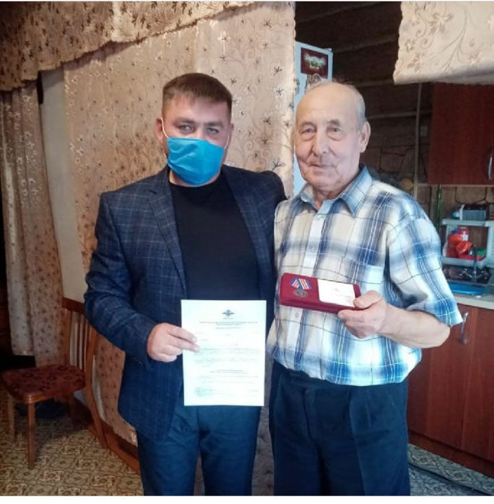 Николай Иванов из Старого Тябердина награжден памятной медалью «300 лет российской полиции»