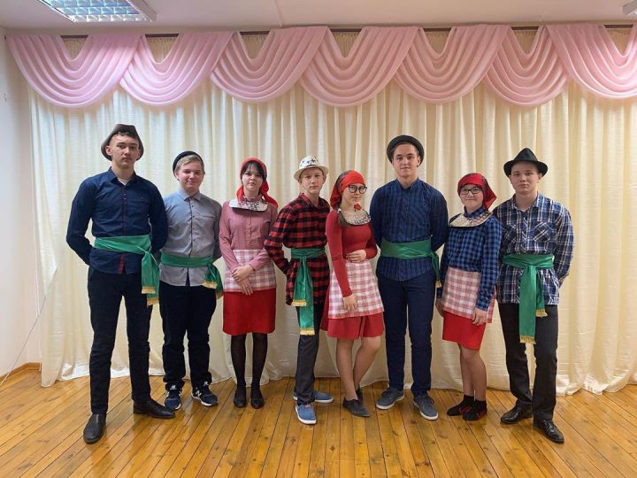 В селе Пелево школьники показали кряшенский танец в рамках дня родного языка
