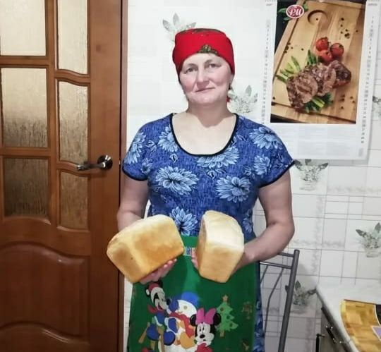 Карендәшебез Анфиса Степанова ипине өйдә пешерергә өйрәтә – видео