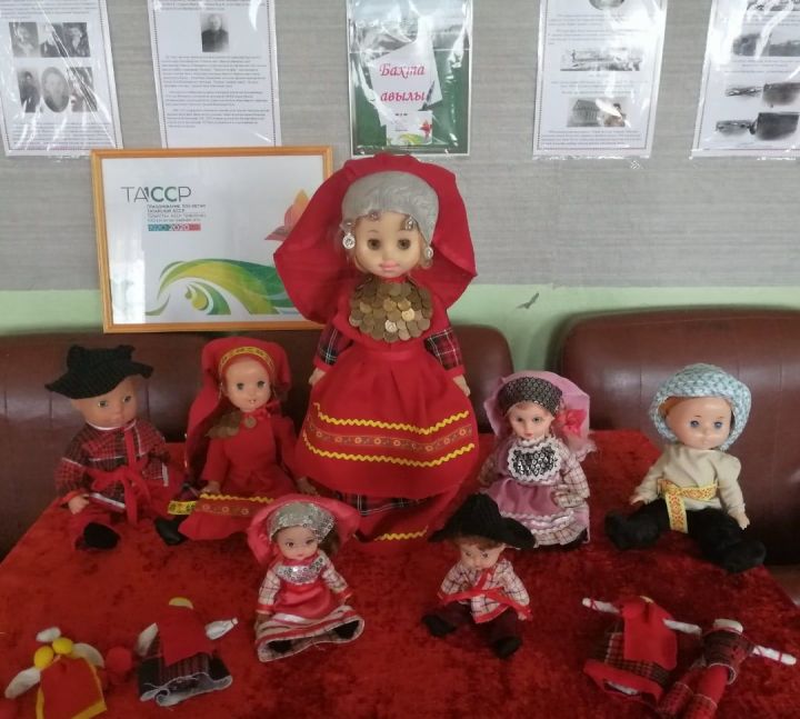 В селе Бахта прошла выставка кукол в национальных костюмах