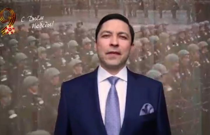 Певец Владимир Васильев поздравляет с Днём Победы - видео