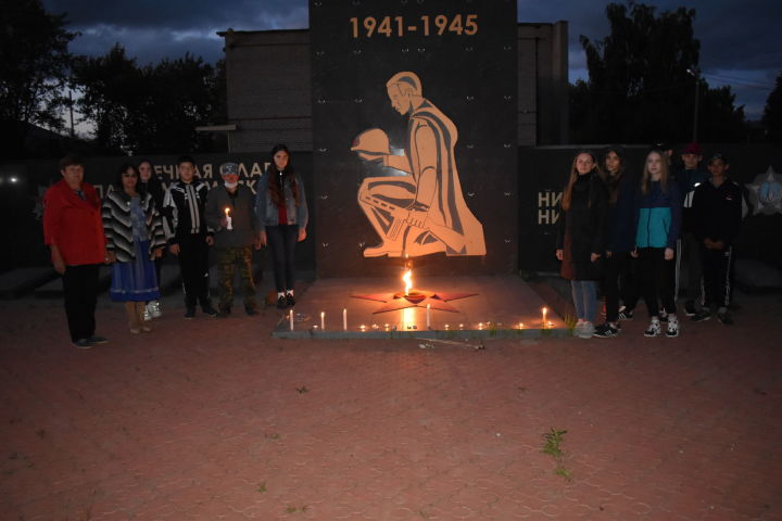 Ко Дню памяти и скорби в поселке Татарстан провели акцию «Свеча в окне»
