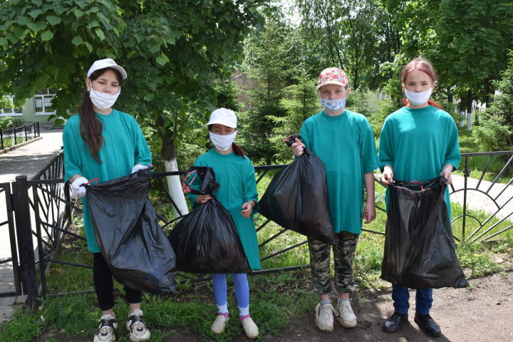 В поселке Татарстан прошла экологическая акция ко Дню окружающей среды и Дню эколога