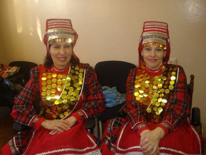 Түбән Камадан Раиса Мищихина һәм Мария Логинова керәшен җыруы башкара