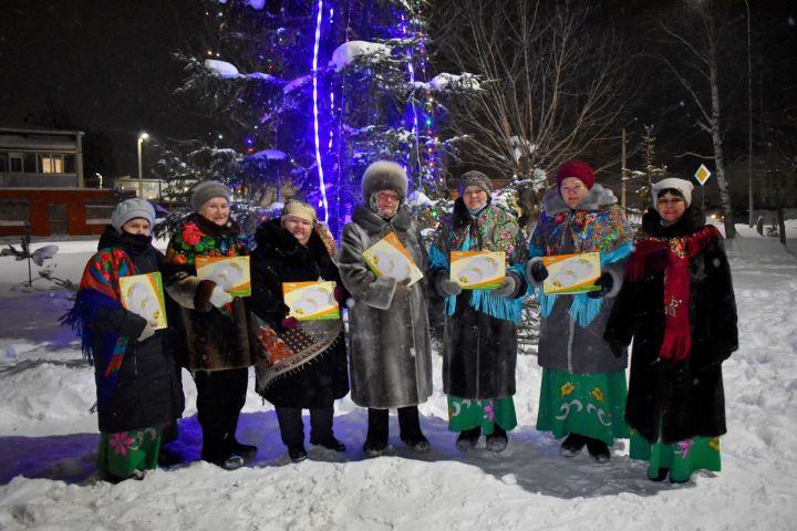 В поселке Татарстан проводили Старый Новый год с конкурсно–развлекательной программой
