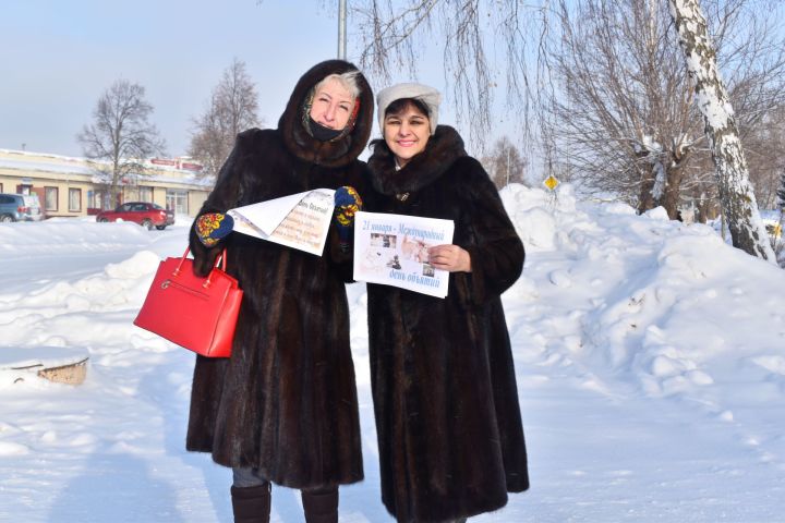 В поселке Татарстан провели социальную акцию «Давай обнимемся» к Международному Дню объятий
