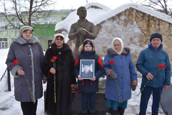 В поселке Татарстан урок памяти в честь дня рождения Сергея Попова, погибшего в Афганистане
