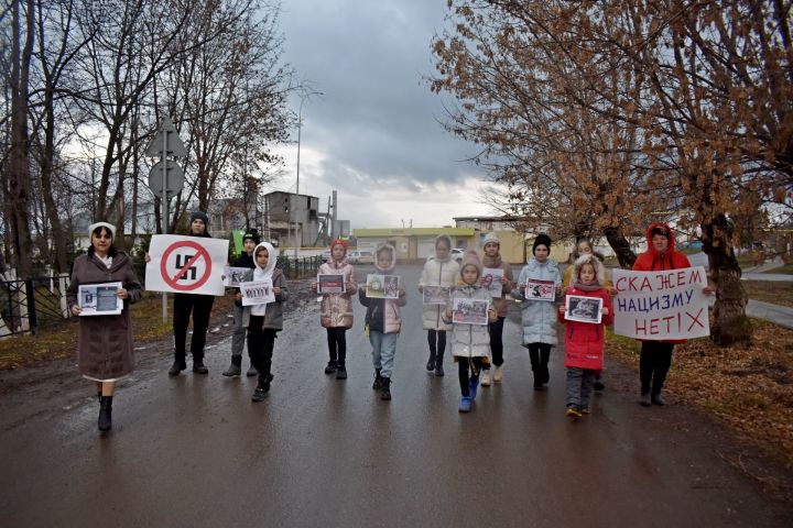 В поселке Татарстан провели акцию “Мы против фашизма, расизма и антисемитизма!”