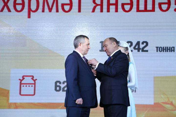Анатолий Иванов первым в Мамадышском районе получил медаль "За доблестный труд"