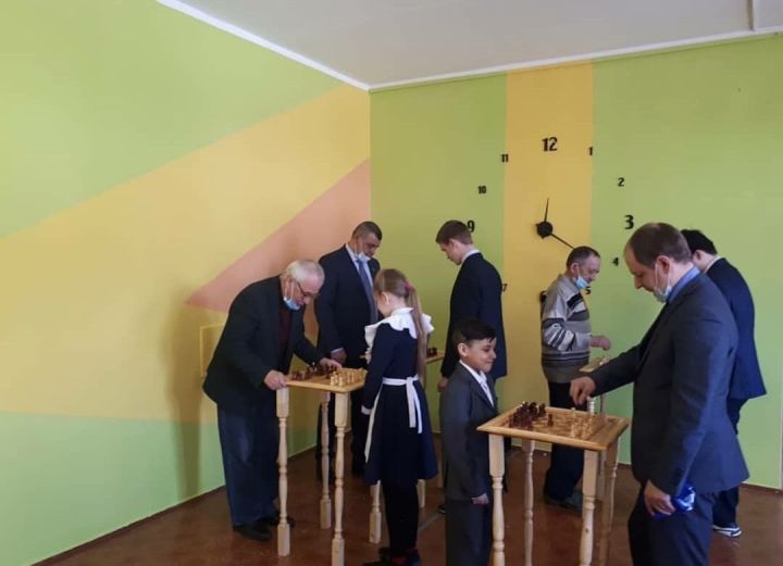 В школе села Большой Шурняк Елабужского района открыли шахматную зону