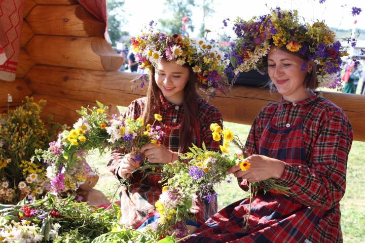 В селе Ильтень-Бута Альметьевского района отметили праздник Святой Троицы - видео