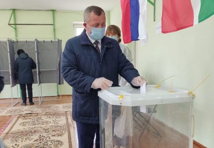 Глава Мамадышского района Анатолий Иванов проголосовал на выборах депутатов в Государственную Думу