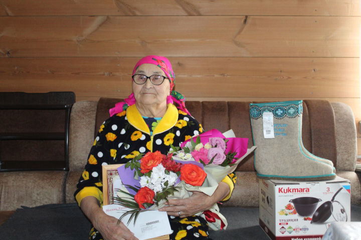 Пчеловодта яшәүче Анна Захарова 90 яшьлеген билгеләп үтте