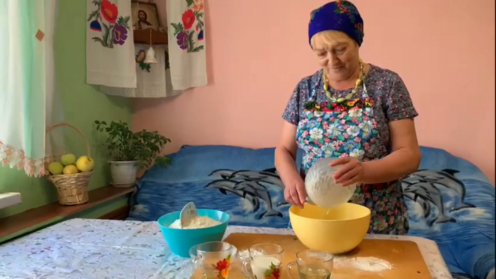 Әлмәт районыннан Тамара Боярова Изге Покрауга пируг пешерә – видео