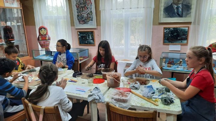 Шьют и вяжут, плетут и лепят – в Нагайбакском доме творчества прошел конкурс детского мастерства