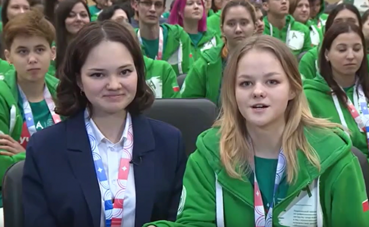 18 яшьлек Зәй кызы Россия Президенты белән үзенең булачак һөнәре турында видеоэлемтә аша аралашты