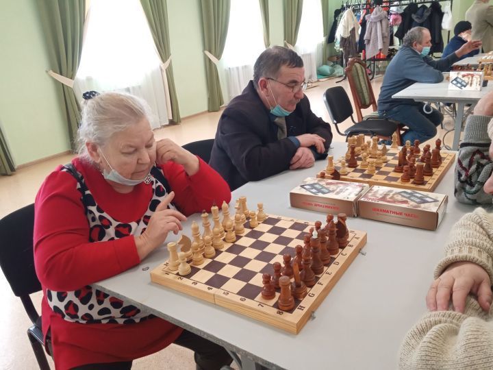 Балык Бистәсендә ветераннар шахмат һәм шашка буенча турнирда ярышкан