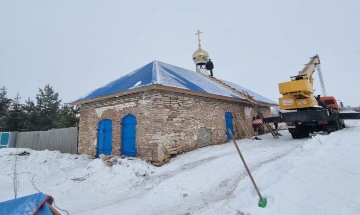 Сарсаз-Баграж авылының төзекләндерелә торган храмына купол белән кач куелды