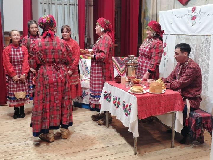 Фольклорный ансамбль  «Туганайлар» показали праздничный обряд пасхи