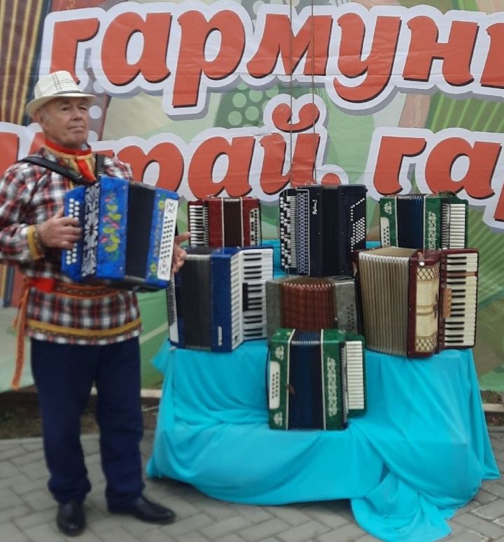 Сәвәләйдән Владимир Кашаев «Уйнагыз, гармуннар!» район фестивалендә катнашкан