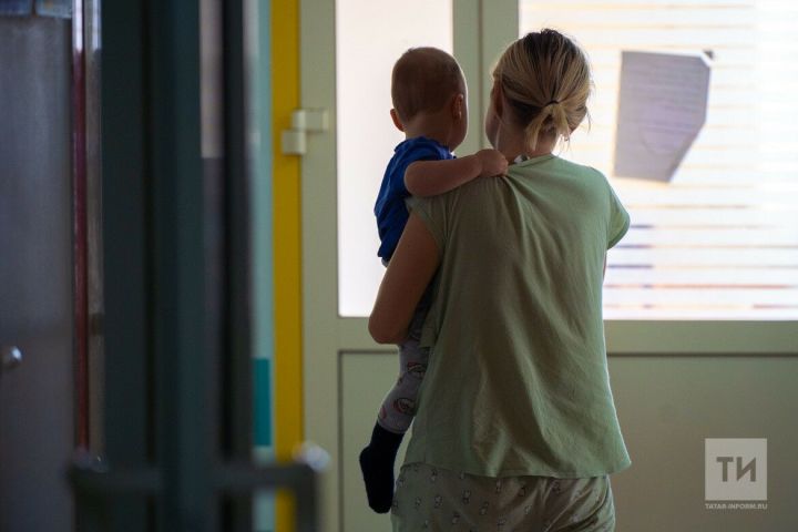 Студент кызларга декрет пособиеләрен ун тапкырга арттырырга тәкъдим иткәннәр